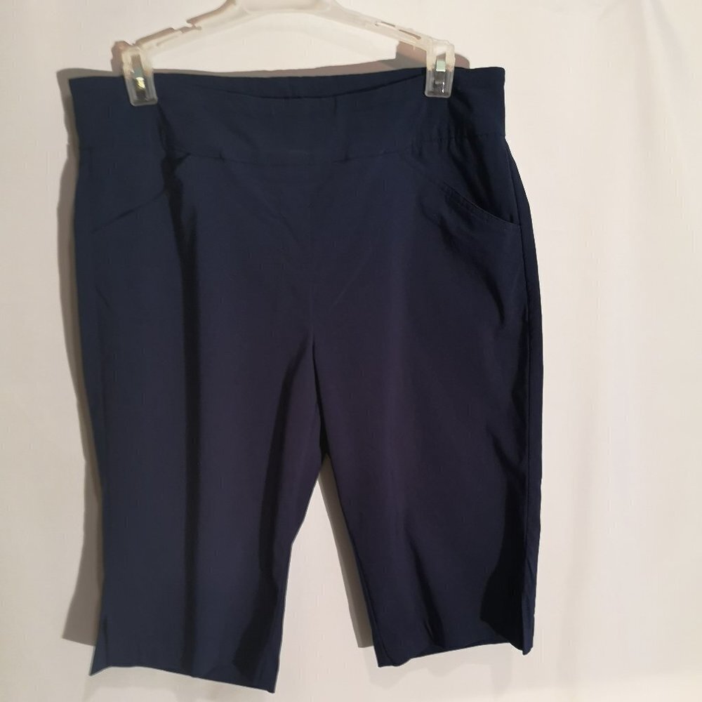 Carre Noir Ladies Size Large Navy Pull On Style Straight Legs Shorts